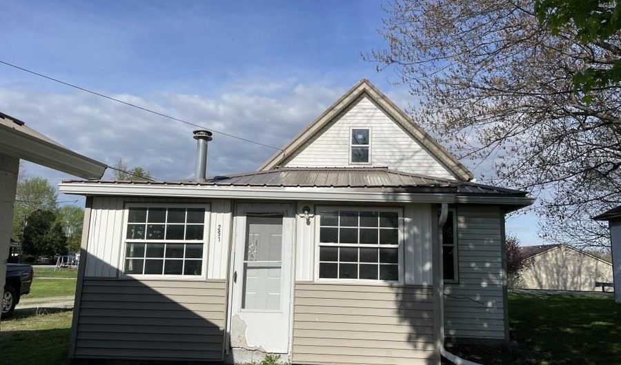251 N Snowden St, Andrews, IN 46702 - 3 Beds, 1 Bath