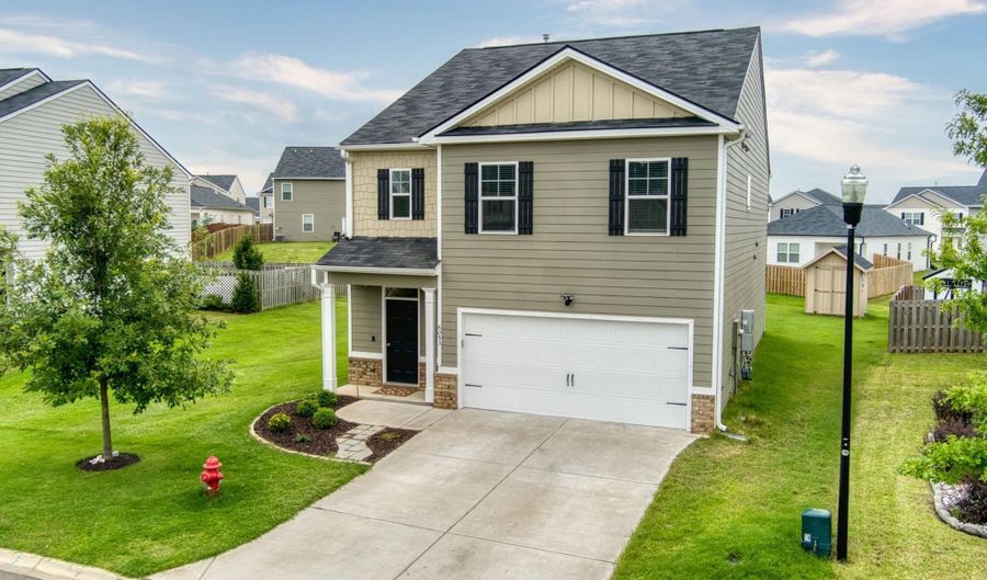 6053 Beadlow St, Aiken, SC 29801 - 5 Beds, 3 Bath