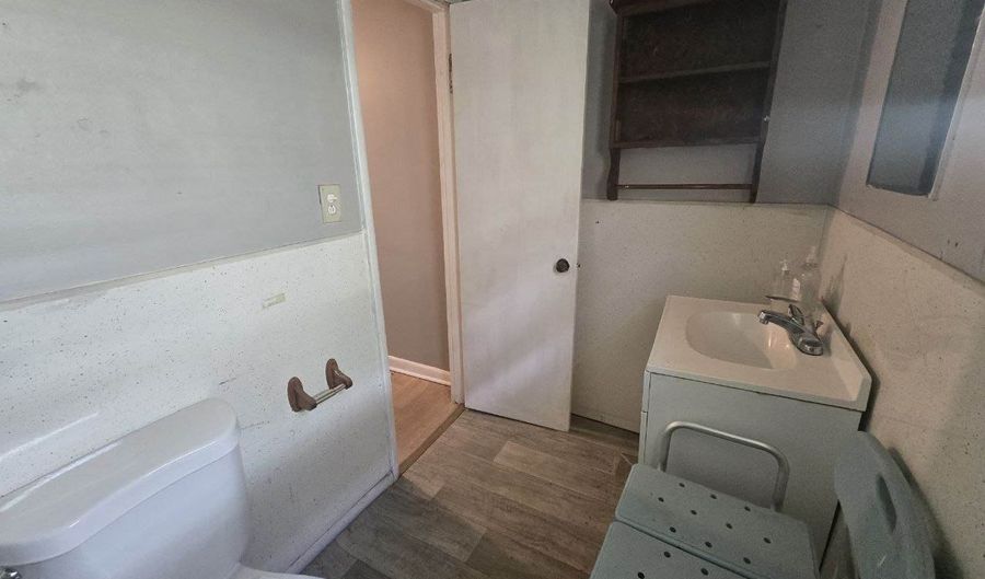 160 Bessie Harvey Ave, Alcoa, TN 37701 - 2 Beds, 1 Bath