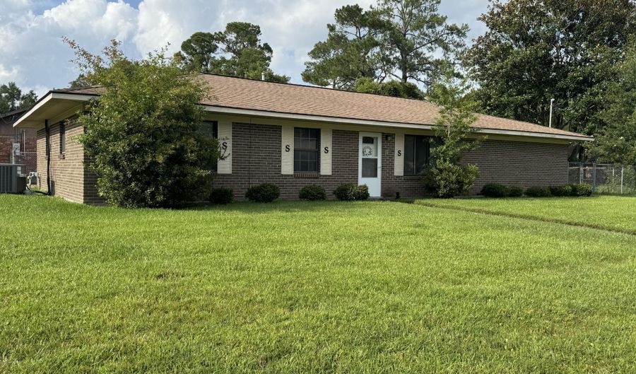 15708 Orleans Dr, Biloxi, MS 39532 - 3 Beds, 2 Bath