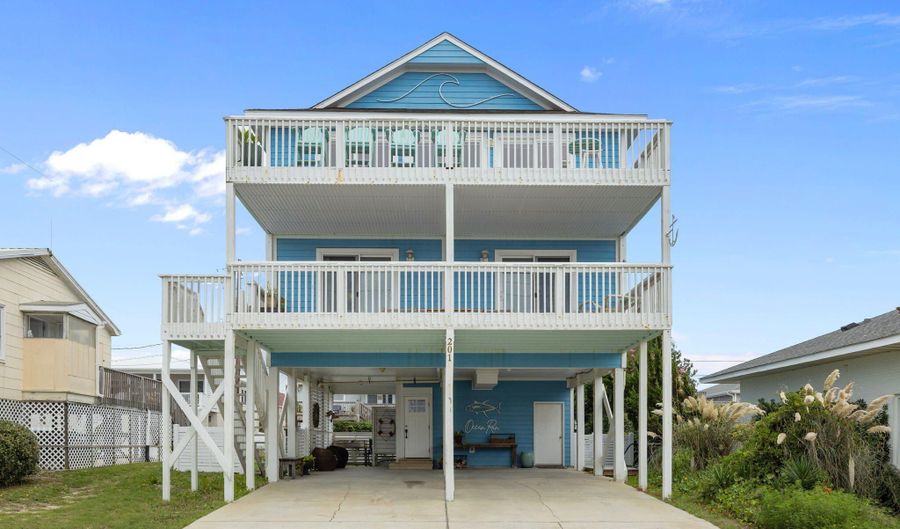 201 W Glenn St, Atlantic Beach, NC 28512 - 3 Beds, 2 Bath