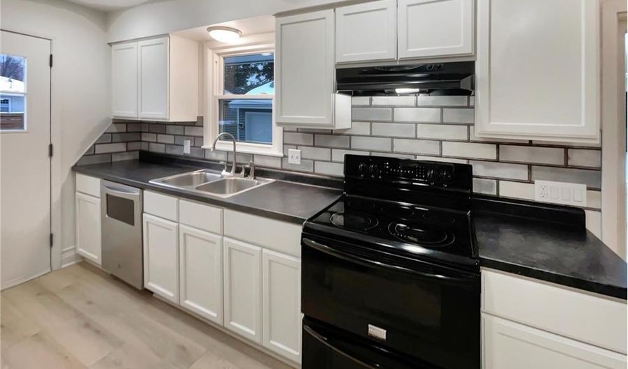 1015 South St, Anoka, MN 55303 - 3 Beds, 2 Bath