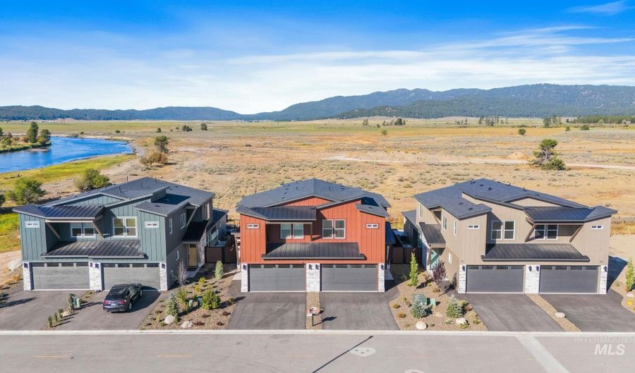 22 Bridger St, Cascade, ID 83611 - 3 Beds, 3 Bath