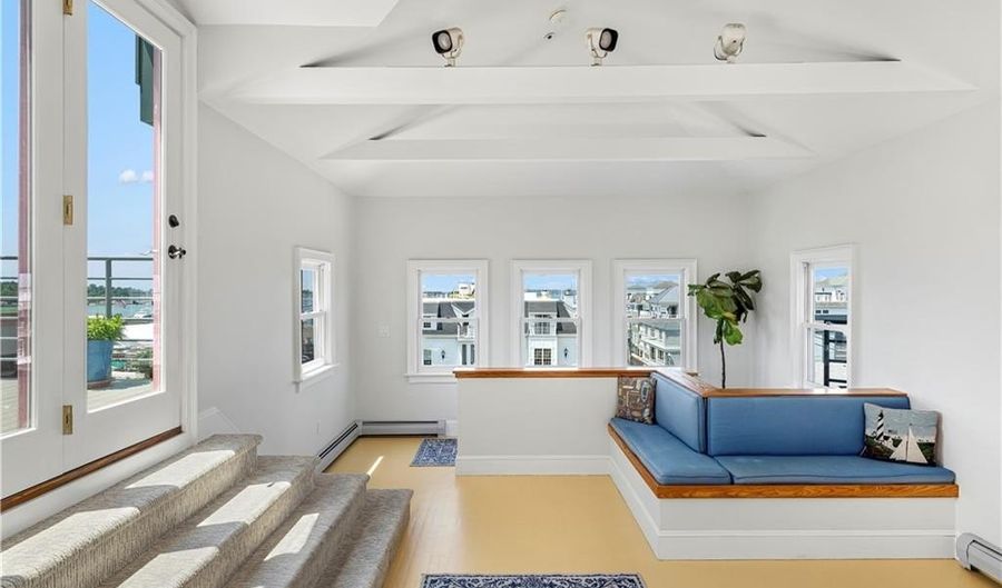 433 Thames St E, Newport, RI 02840 - 2 Beds, 2 Bath