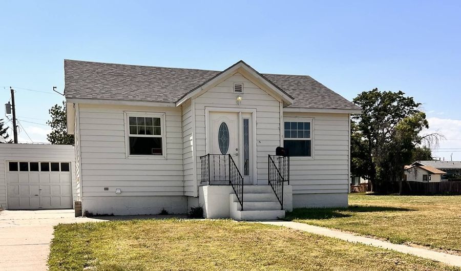 1120 Potash Ave, Alliance, NE 69301 - 2 Beds, 2 Bath