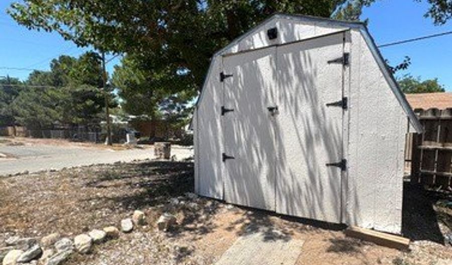 812 CARPER Dr, Artesia, NM 88210 - 3 Beds, 3 Bath