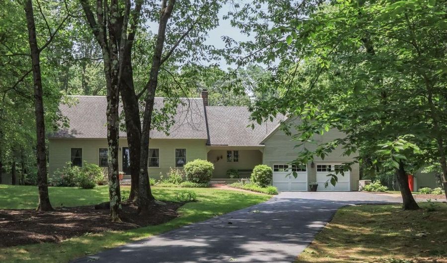 56 Knox Rd, Bow, NH 03304 - 3 Beds, 4 Bath