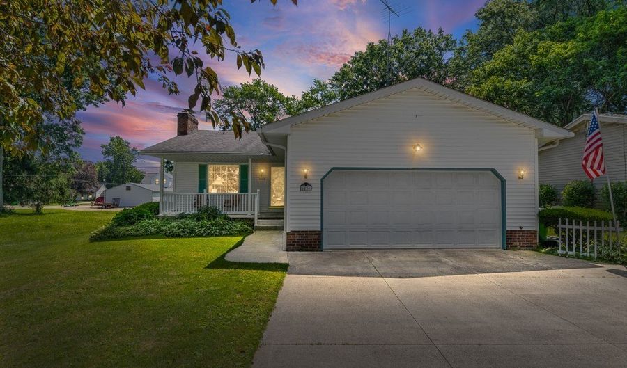 2220 Western Ave, Alliance, OH 44601 - 3 Beds, 2 Bath