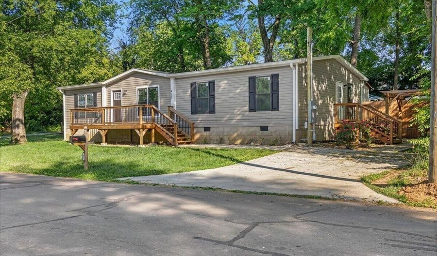 403 W Bank St, Athens, TN 37303 - 0 Beds, 2 Bath