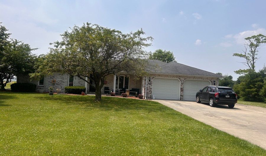 2213 Holden Dr, Anderson, IN 46012 - 3 Beds, 2 Bath