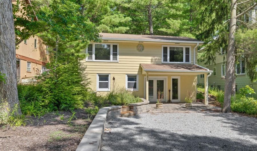 31 S Lake Shore County Rd, Beverly Shores, IN 46301 - 3 Beds, 2 Bath