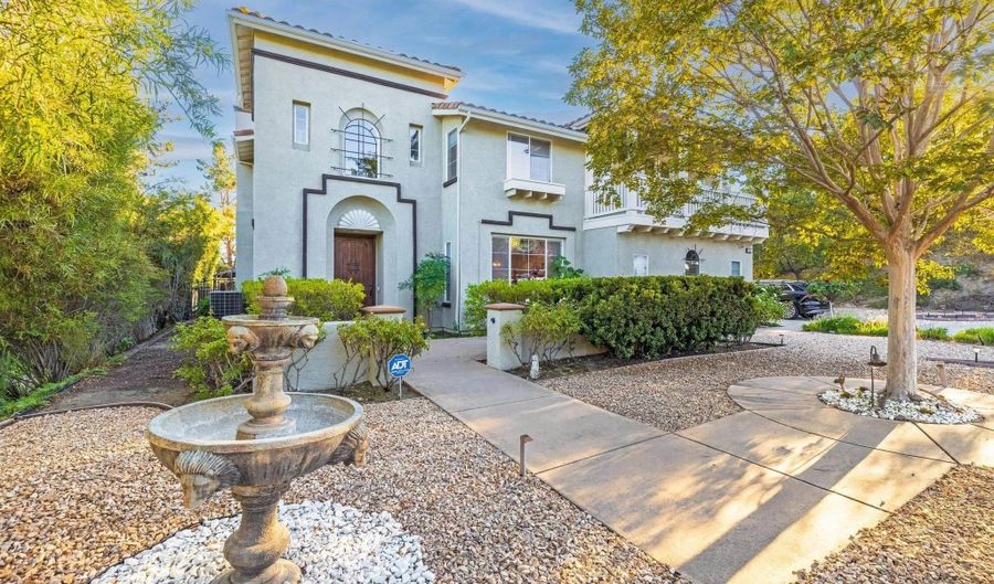 2124 Pamplona Ct, Escondido, CA 92025 - 5 Beds, 5 Bath