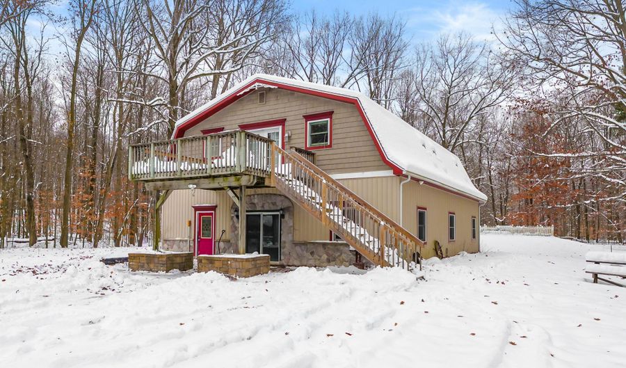 706 26th St, Allegan, MI 49010 - 5 Beds, 2 Bath