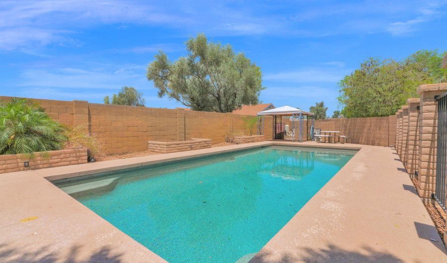 360 S PINEVIEW Dr, Chandler, AZ 85226 - 4 Beds, 2 Bath