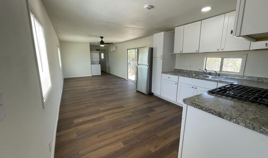 693 E Lake Dr, Benson, AZ 85602 - 2 Beds, 2 Bath