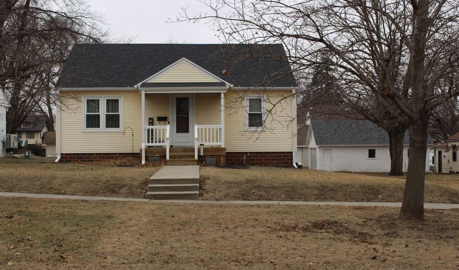 905 Pine St, Atlantic, IA 50022 - 2 Beds, 2 Bath