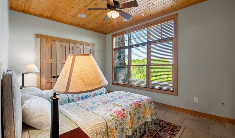 342 Eagle Point Dr, Albany, KY 42602 - 5 Beds, 6 Bath