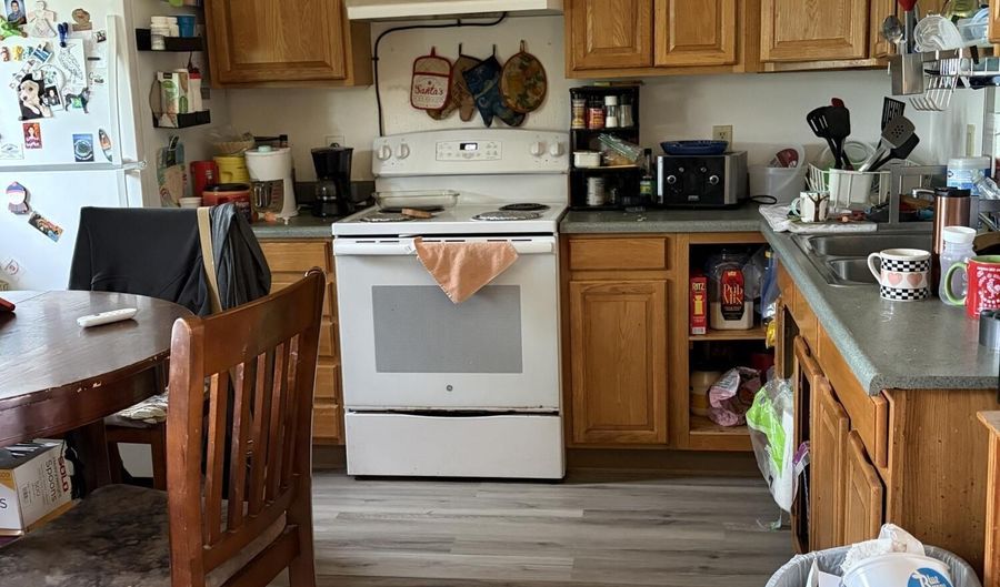 9219 D & E Makqalria Dr Rd, Bethel, AK 99559 - 5 Beds, 2 Bath