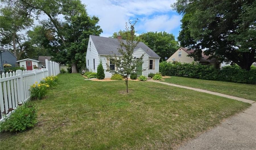 818 Kenwood St, Alexandria, MN 56308 - 3 Beds, 1 Bath