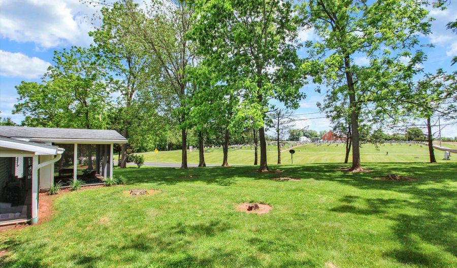 324 CRYSTAL CREEK Xing, Abbottstown, PA 17301 - 3 Beds, 2 Bath