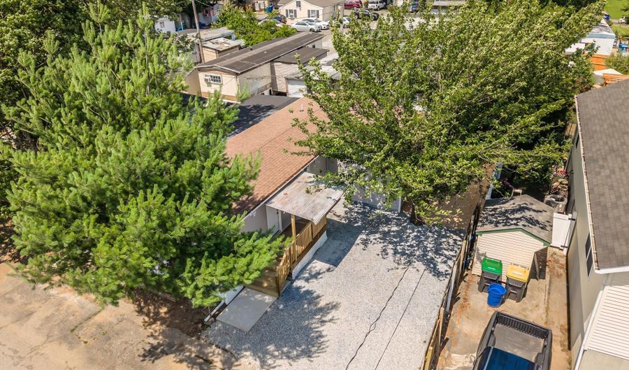 8 SHERMAN Dr, Claymont, DE 19703 - 5 Beds, 2 Bath