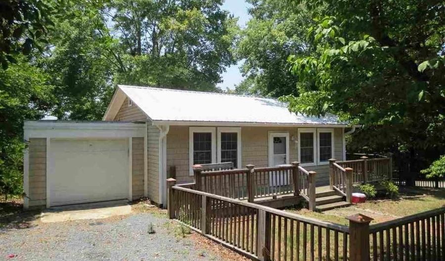 305 Summit St, Aberdeen, NC 28315 - 2 Beds, 1 Bath