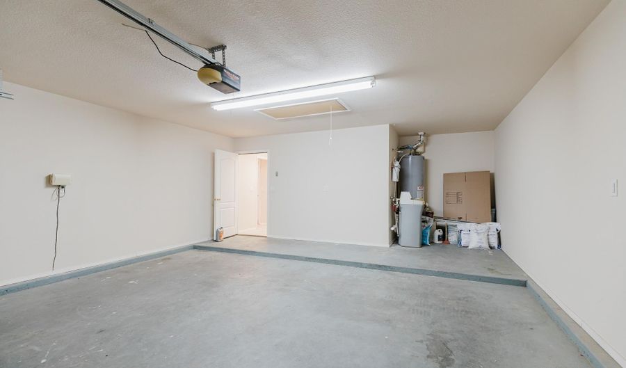 2132 Tierra De Suenos, Alamogordo, NM 88310 - 5 Beds, 2 Bath