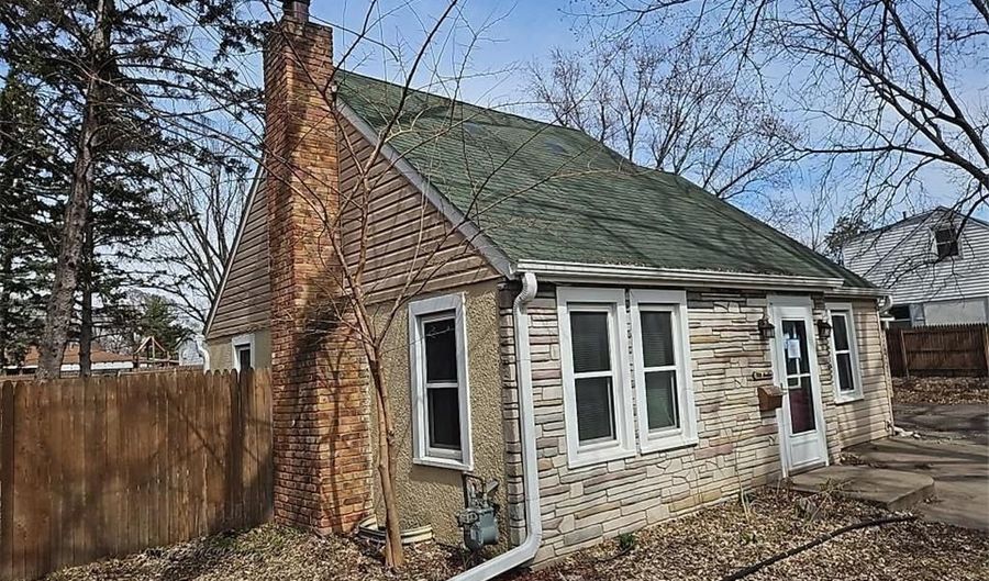 729 Brisbin St, Anoka, MN 55303 - 2 Beds, 1 Bath