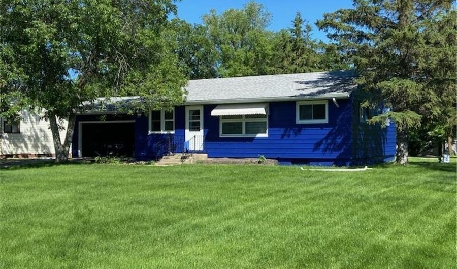 610 S Main St, Badger, MN 56714 - 3 Beds, 1 Bath