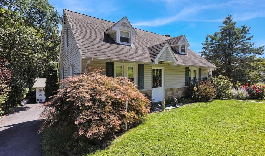 1717 FRIEDENSBURG Rd, Reading, PA 19606 - 4 Beds, 3 Bath