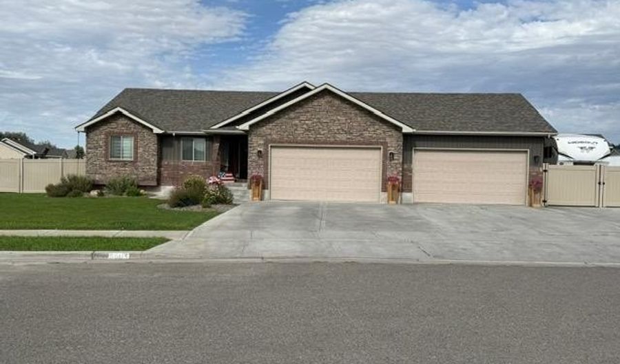 5503 Lakefield Cir, Ammon, ID 83406 - 6 Beds, 3 Bath