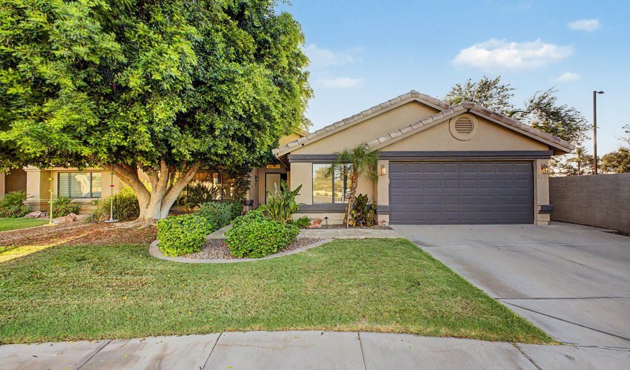 3040 S ROSEMARY Dr, Chandler, AZ 85248 - 4 Beds, 2 Bath