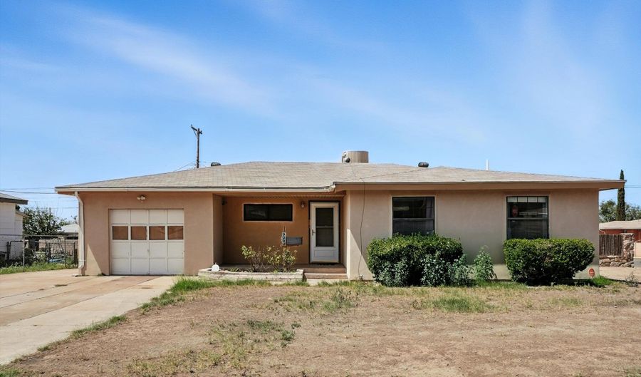 909 CEDAR Ave, Alamogordo, NM 88310 - 2 Beds, 2 Bath