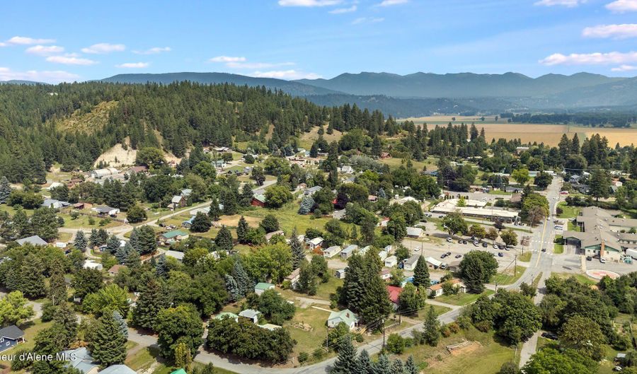 7421 WELLS St, Bonners Ferry, ID 83805 - 3 Beds, 2 Bath