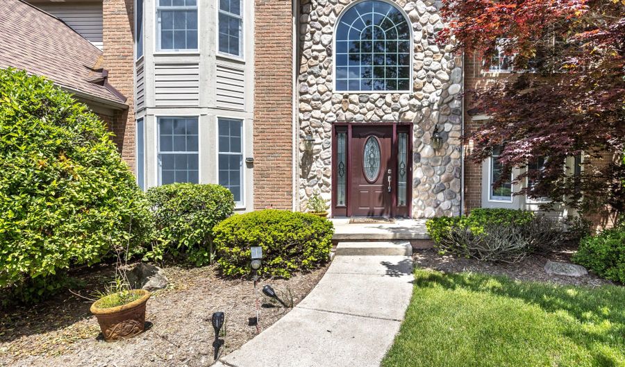 5521 Lohr Lake Dr, Ann Arbor, MI 48108 - 4 Beds, 4 Bath