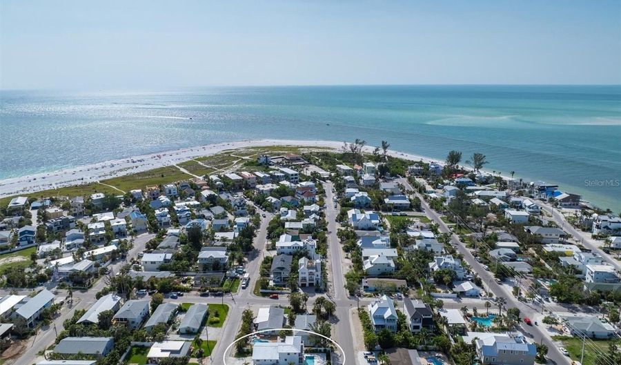 616 FERN St, Anna Maria, FL 34216 - 3 Beds, 3 Bath