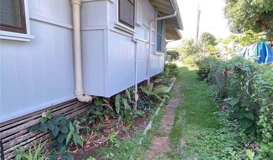 99-801 Halawa Dr, Aiea, HI 96701 - 3 Beds, 1 Bath