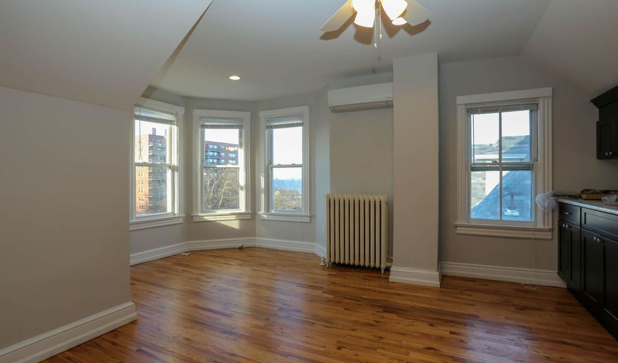 6 3rd Ave 5, Atlantic Highlands, NJ 07716 - 2 Beds, 1 Bath