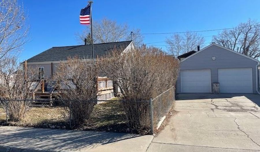 301 S 5th St, Thermopolis, WY 82443 - 2 Beds, 1 Bath