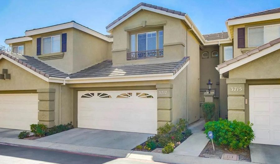 3717 Ruette De Vl, San Diego, CA 92130 - 2 Beds, 3 Bath