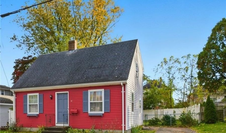 81 Sprague Ave, East Providence, RI 02915 - 3 Beds, 2 Bath