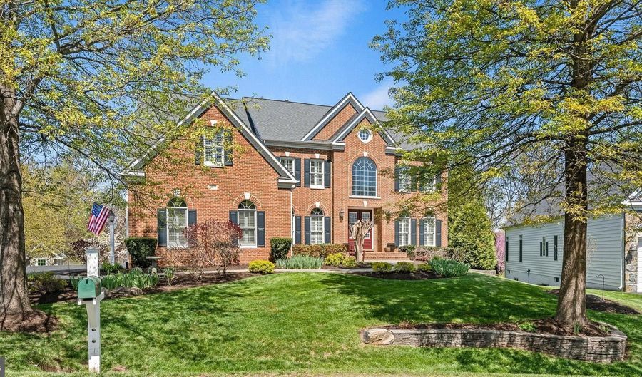 24176 SPRING MEADOW Cir, Aldie, VA 20105 - 4 Beds, 5 Bath