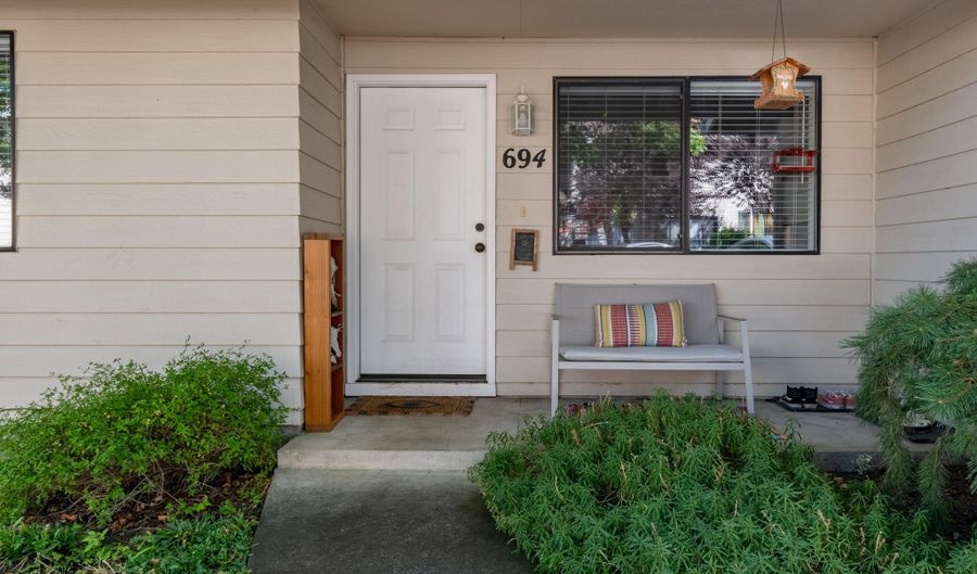 694 Normal Ave, Ashland, OR 97520 - 2 Beds, 1 Bath