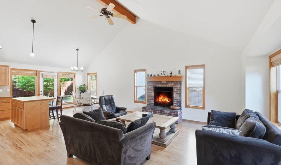 19905 Antler Point Dr, Bend, OR 97702 - 3 Beds, 2 Bath