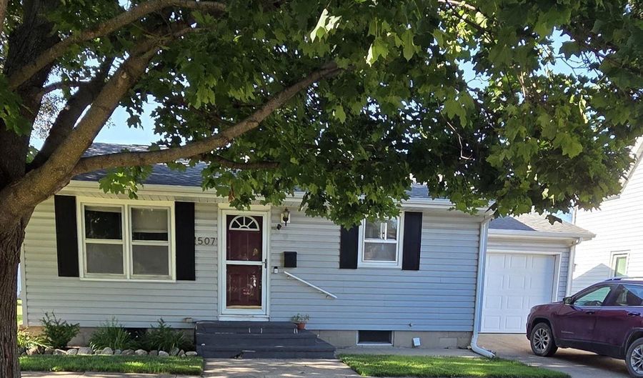 507 3rd Ave, Ackley, IA 50601 - 2 Beds, 1 Bath
