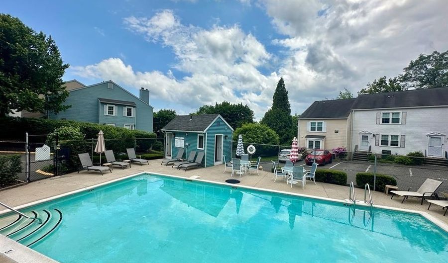 55 Mill Plain Rd 34-17, Danbury, CT 06811 - 1 Beds, 1 Bath