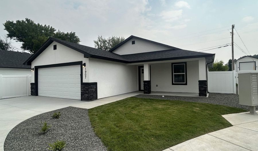 1907 Oregon Ln, Caldwell, ID 83605 - 3 Beds, 2 Bath