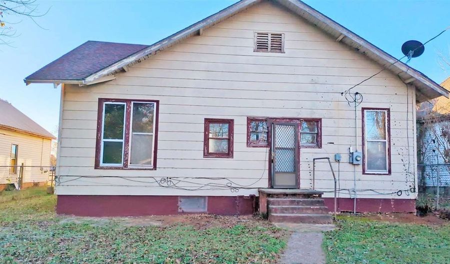 405 W Central Blvd, Anadarko, OK 73005 - 3 Beds, 2 Bath