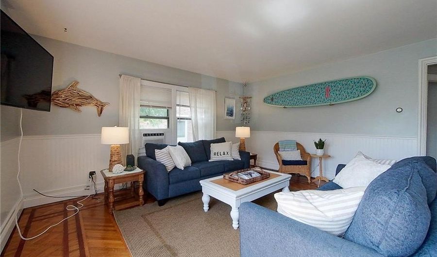 28 Narragansett Ave 1, Newport, RI 02840 - 2 Beds, 1 Bath