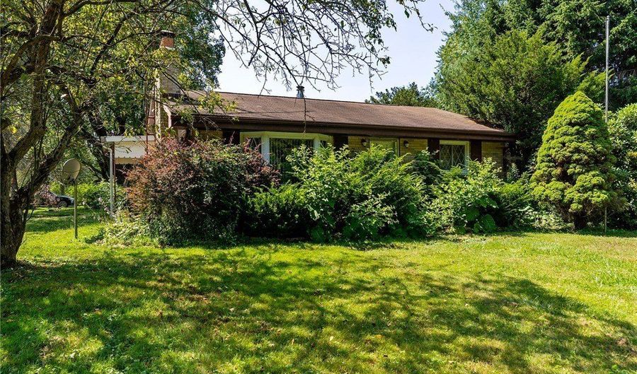 6677 Morningview Dr, Andover, OH 44003 - 2 Beds, 2 Bath